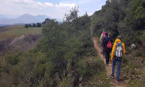 Hiken naar de Meteora Kloosters Hiken naar de Meteora Kloosters