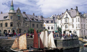Alsund Walking City Tour