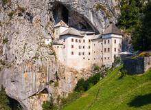 Bezoek grot van Postojna en Predjama kasteel vanuit Ljubljana Bezoek grot van Postojna en Predjama kasteel vanuit Ljubljana
