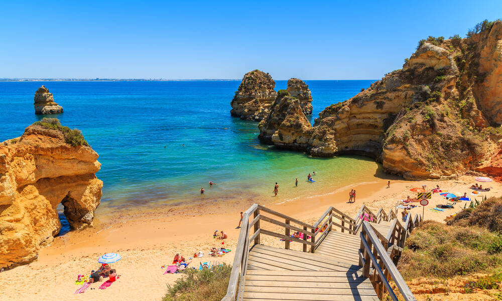 Strand bij Lagos aan de Algarve, Portugal Camperhuur Portugal