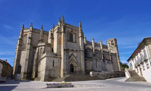 Kathedraal, Guarda